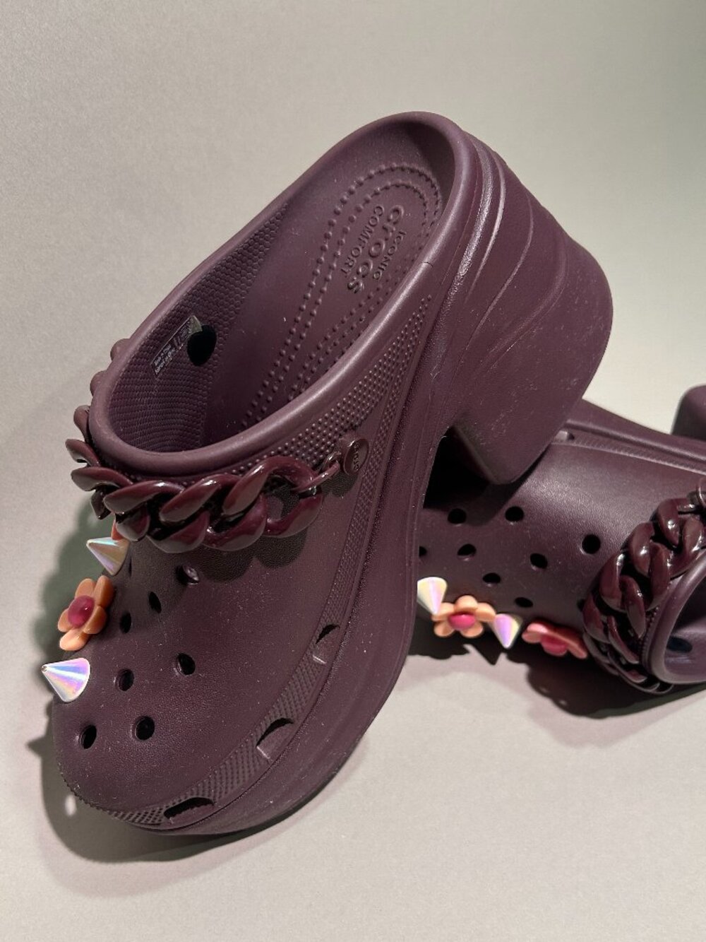 Crocs Siren Chain Clog in Dark Cherry / Burgundy — size W7 with Jibbitz - Picture 2 of 6